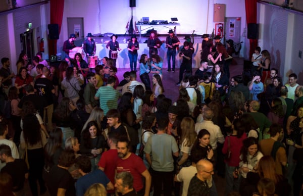 FESTIVAL EMIGRASON. BRUXELAS. DELEITE GALEGO. VIAXE. MÚSICA GALEGA Baiuca, Ortiga, The Rapants, Sabela, Paloma Paloma, 9Louro, Fer, Duendeneta Dilleis Tanxugueiras Terbutalina Fillas de Cassandra 3